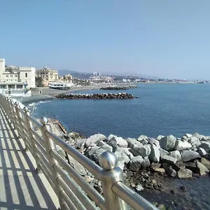genova-centre-town-in-tipical-local-stile.hotelitalianriviera.com/